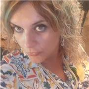 Laureata in Servizio Sociale e specializzata nelle attività di sostegno per la scuola primaria impartisce lezioni di Italiano e Letteratura italiana